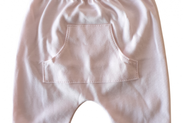 Korte baby broekje / keuze uit zwart en roze