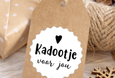 Sluitsticker "Een kadootje voor jou" kartel wit