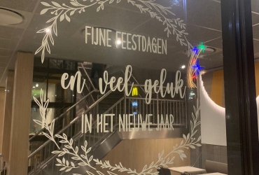 Statische raamsticker Fijne Kerstdagen en veel geluk in het nieuwe jaar