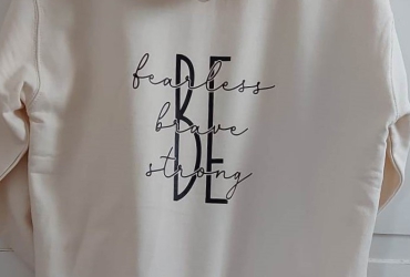 Hoodie Be fearless, brave, strong / Vanille of zwart