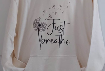 Hoodie Just Breathe / Vanille of zwart