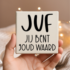 Vinyl sticker passend op een tegeltje van 10x10cm / Juf jij bent goud waard