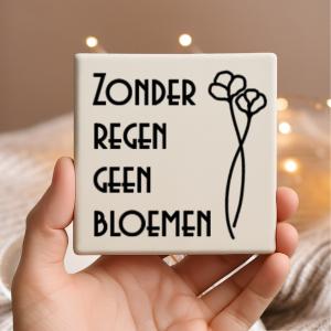 Vinyl sticker passend op een tegeltje van 10x10cm / Zonder regen geen bloemen