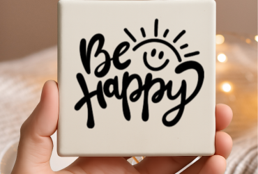 Vinyl sticker passend op een tegeltje van 10x10cm / Be happy (zonnetje)